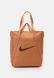 GYM TOTE - Sports Bag Amber brown / Night maroon Nike — 1/5 Фото, Картинка BAG❤BAG Купить оригинал Украина, Киев, Житомир, Львов, Одесса ❤bag-bag.com.ua