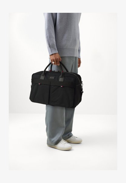 FUNC DUFFLE UNISEX - Weekend Bag BLACK TOMMY HILFIGER — Фото, Картинка BAG❤BAG Придбати оригінал Україна, Київ, Житомир, Львів, Одеса ❤bag-bag.com.ua