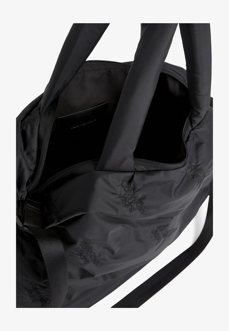PUFFY AOP XL - Tote Bag BLACK Calvin Klein — Фото, Картинка BAG❤BAG Купить оригинал Украина, Киев, Житомир, Львов, Одесса ❤bag-bag.com.ua