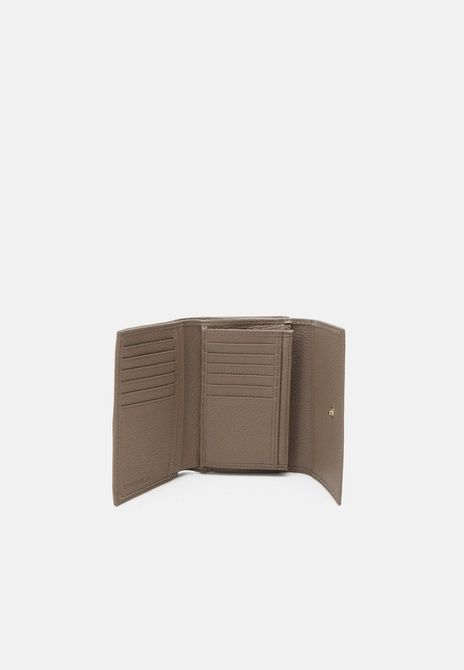 Coccinelle Metallic Soft Wallet Warm Taupe Warm taupe E2 MW5 11 66 01-N59 &mdash; фото 3 из 6