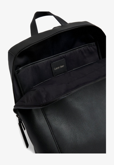 MODERN BAR SQUARED BP - Backpack Ck black Calvin Klein — Фото, Картинка BAG❤BAG Купить оригинал Украина, Киев, Житомир, Львов, Одесса ❤bag-bag.com.ua