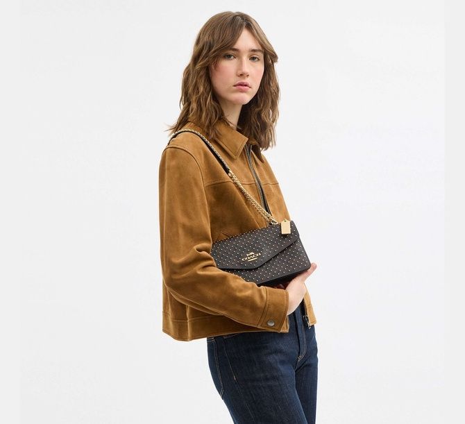 COACH Klare Envelope Crossbody Bag In Signature Canvas With Rivets GOLD CDB22 &mdash; фото 3 из 10