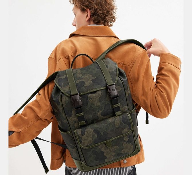 COACH League Flap Backpack In Signature Camo Print Signature Camo CAF98 &mdash; фото 2 из 5