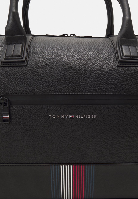 TRANSIT DUFFLE UNISEX - Weekend Bag BLACK TOMMY HILFIGER — Фото, Картинка BAG❤BAG Придбати оригінал Україна, Київ, Житомир, Львів, Одеса ❤bag-bag.com.ua