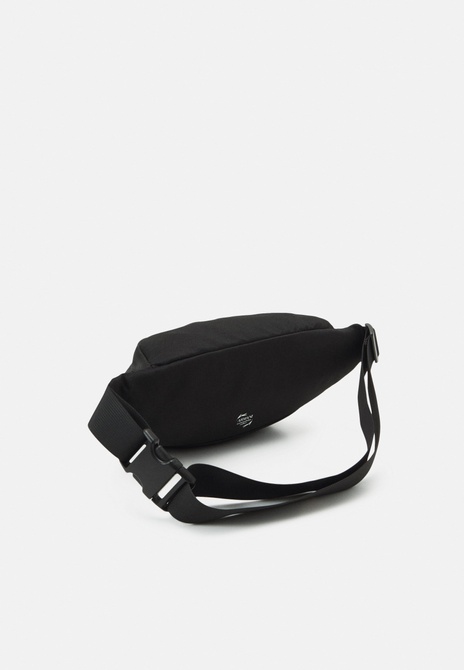 TRAIN CORE SLING Bag UNISEX - Belt Bag Black / White Logo Armani — Фото, Картинка BAG❤BAG Купить оригинал Украина, Киев, Житомир, Львов, Одесса ❤bag-bag.com.ua