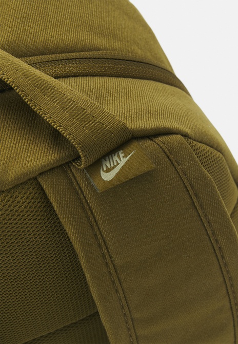 ELEMENTAL UNISEX - Backpack Olive flak / Neutral olive Nike — Фото, Картинка BAG❤BAG Купить оригинал Украина, Киев, Житомир, Львов, Одесса ❤bag-bag.com.ua