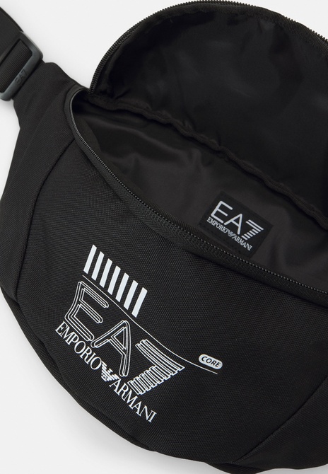 TRAIN CORE SLING Bag UNISEX - Belt Bag Black / White Logo Armani — Фото, Картинка BAG❤BAG Купить оригинал Украина, Киев, Житомир, Львов, Одесса ❤bag-bag.com.ua