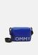 BOLD CAMERA Bag - Crossbody Bag Ultra blue TOMMY HILFIGER — 1/2 Фото, Картинка BAG❤BAG Купить оригинал Украина, Киев, Житомир, Львов, Одесса ❤bag-bag.com.ua