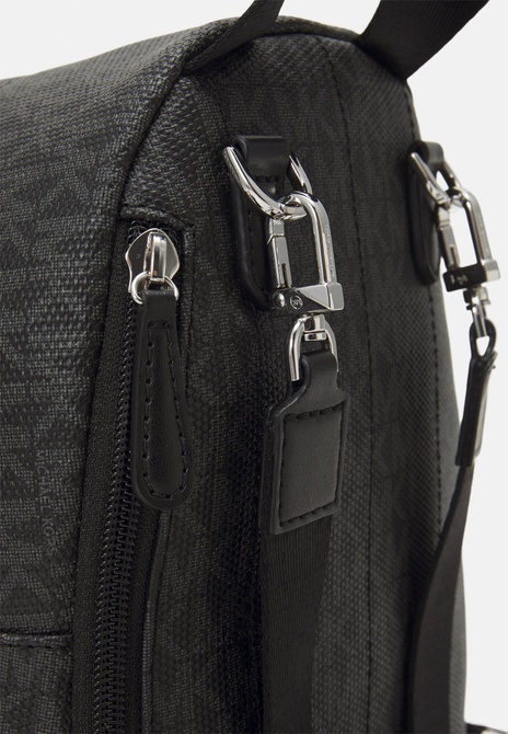 Slater Extra-Small Logo Convertible Backpack BLACK MICHAEL KORS — Фото, Картинка BAG❤BAG Купить оригинал Украина, Киев, Житомир, Львов, Одесса ❤bag-bag.com.ua