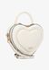 PITTER PATTER SMOOTH 3D HEART - Crossbody Bag Cream Kate Spade New York — 5/5 Фото, Картинка BAG❤BAG Придбати оригінал Україна, Київ, Житомир, Львів, Одеса ❤bag-bag.com.ua