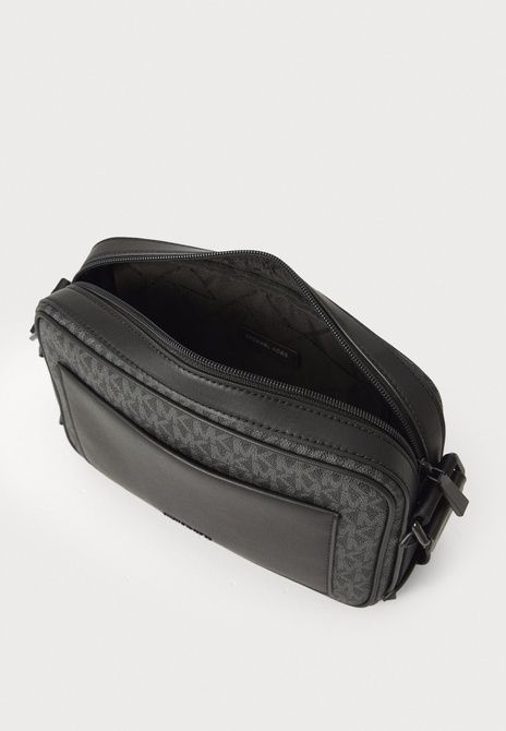 MICHAEL KORS Maeve Xbody Cross Body Bag Black BLACK 32T5T5VC9B-001 &mdash; фото 3 из 4