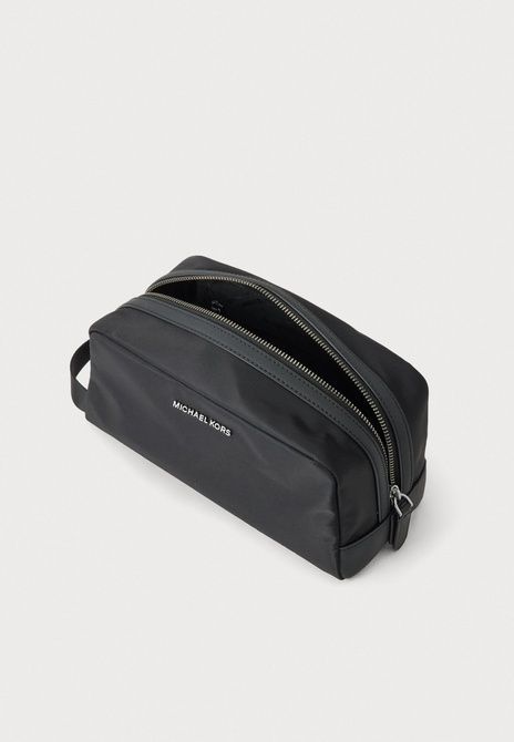 MICHAEL KORS Toiletry Kit Wash Bag BLACK 33T6GHDT7O-001 &mdash; фото 4 из 5
