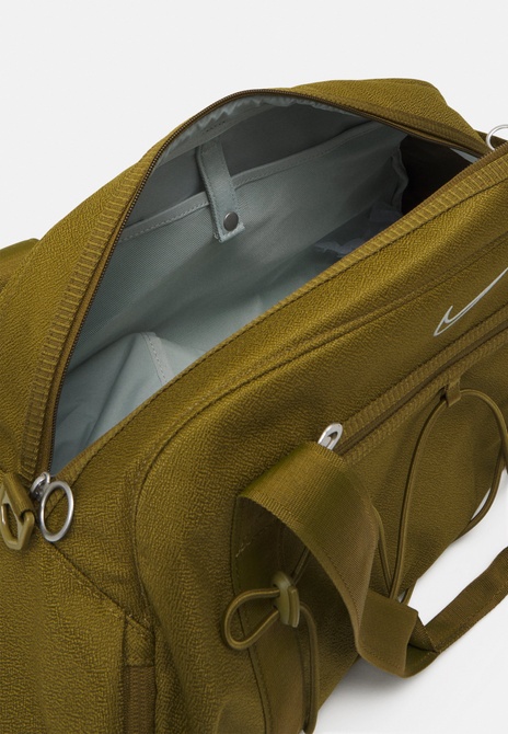 ONE CLUB Bag - Sports Bag Olive flak / Light silver Nike — Фото, Картинка BAG❤BAG Купить оригинал Украина, Киев, Житомир, Львов, Одесса ❤bag-bag.com.ua
