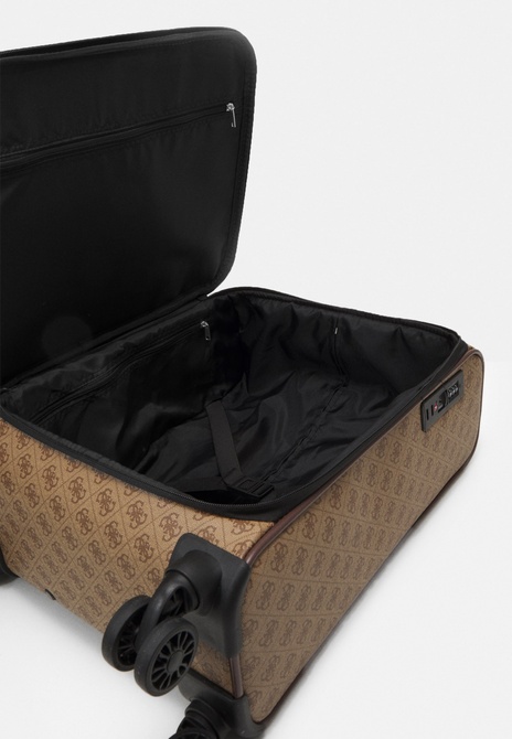 VEZZOLA CABIN UNISEX - Wheeled suitcase Beige brown GUESS — Фото, Картинка BAG❤BAG Купить оригинал Украина, Киев, Житомир, Львов, Одесса ❤bag-bag.com.ua