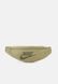 HERITAGE UNISEX - Belt Bag Neutral olive Nike — 1/6 Фото, Картинка BAG❤BAG Купить оригинал Украина, Киев, Житомир, Львов, Одесса ❤bag-bag.com.ua