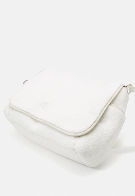 Messenger Diaper Bag Unisex Baby Changing Bag Ivory Calvin Klein — Фото, Картинка BAG❤BAG Придбати оригінал Україна, Київ, Житомир, Львів, Одеса ❤bag-bag.com.ua