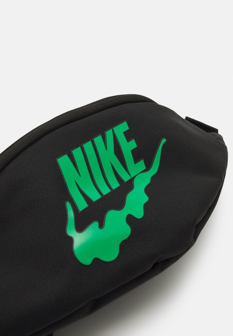 UNISEX - Belt Bag Black / Stadium green Nike — Фото, Картинка BAG❤BAG Купить оригинал Украина, Киев, Житомир, Львов, Одесса ❤bag-bag.com.ua