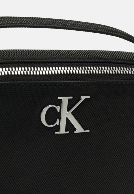 MINIMAL MONOGRAM CAMERA Bag - Handbag BLACK Calvin Klein — Фото, Картинка BAG❤BAG Купить оригинал Украина, Киев, Житомир, Львов, Одесса ❤bag-bag.com.ua